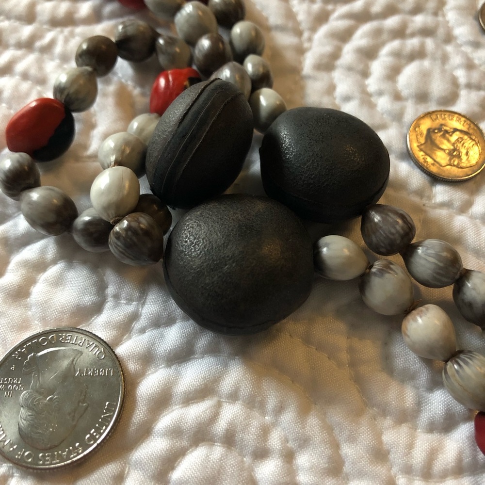Long natural seed beaded hand painted necklace - Picture 2 of 3